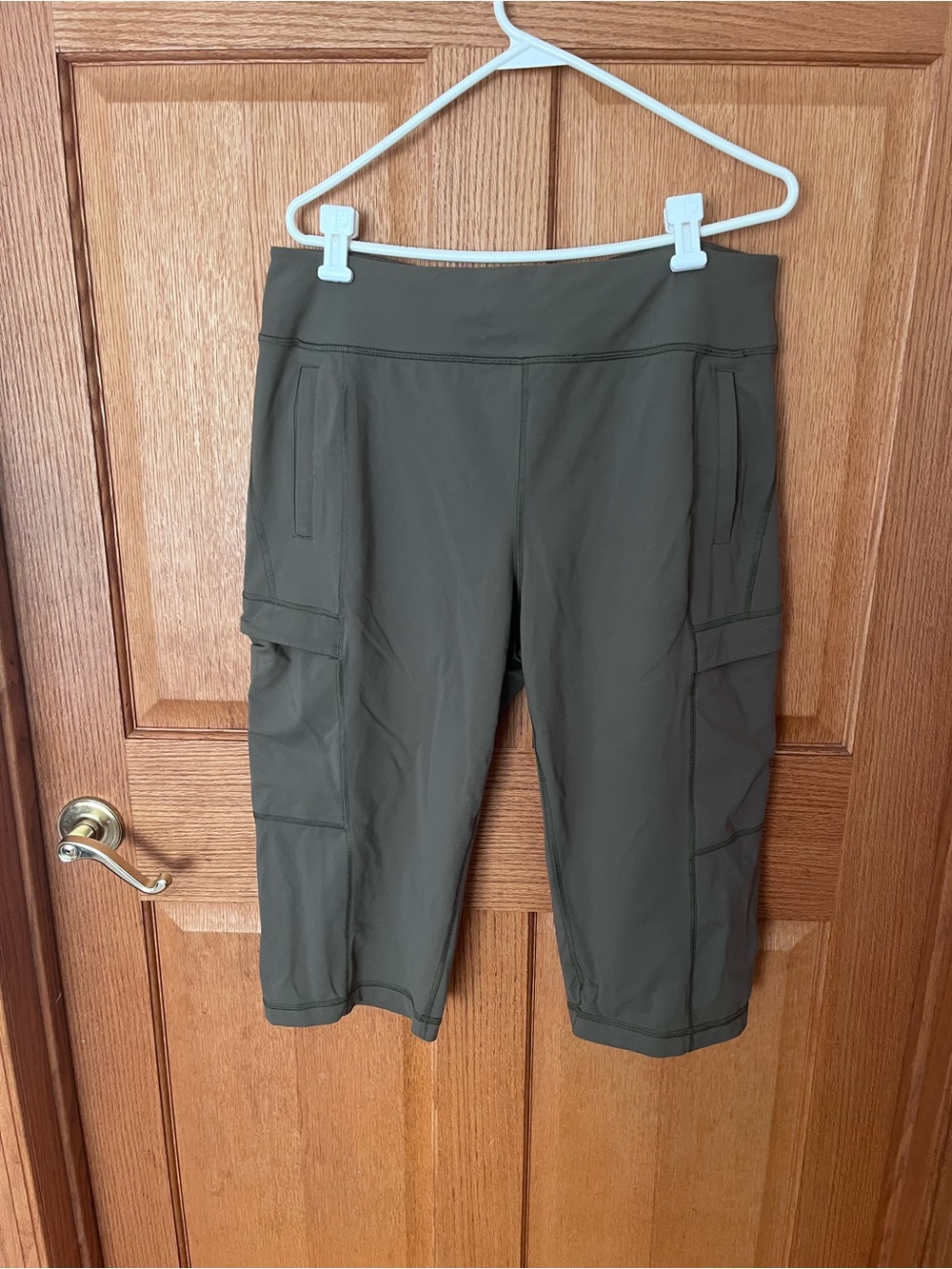 Duluth trading Women’s Olive Green Active Cargo Shorts